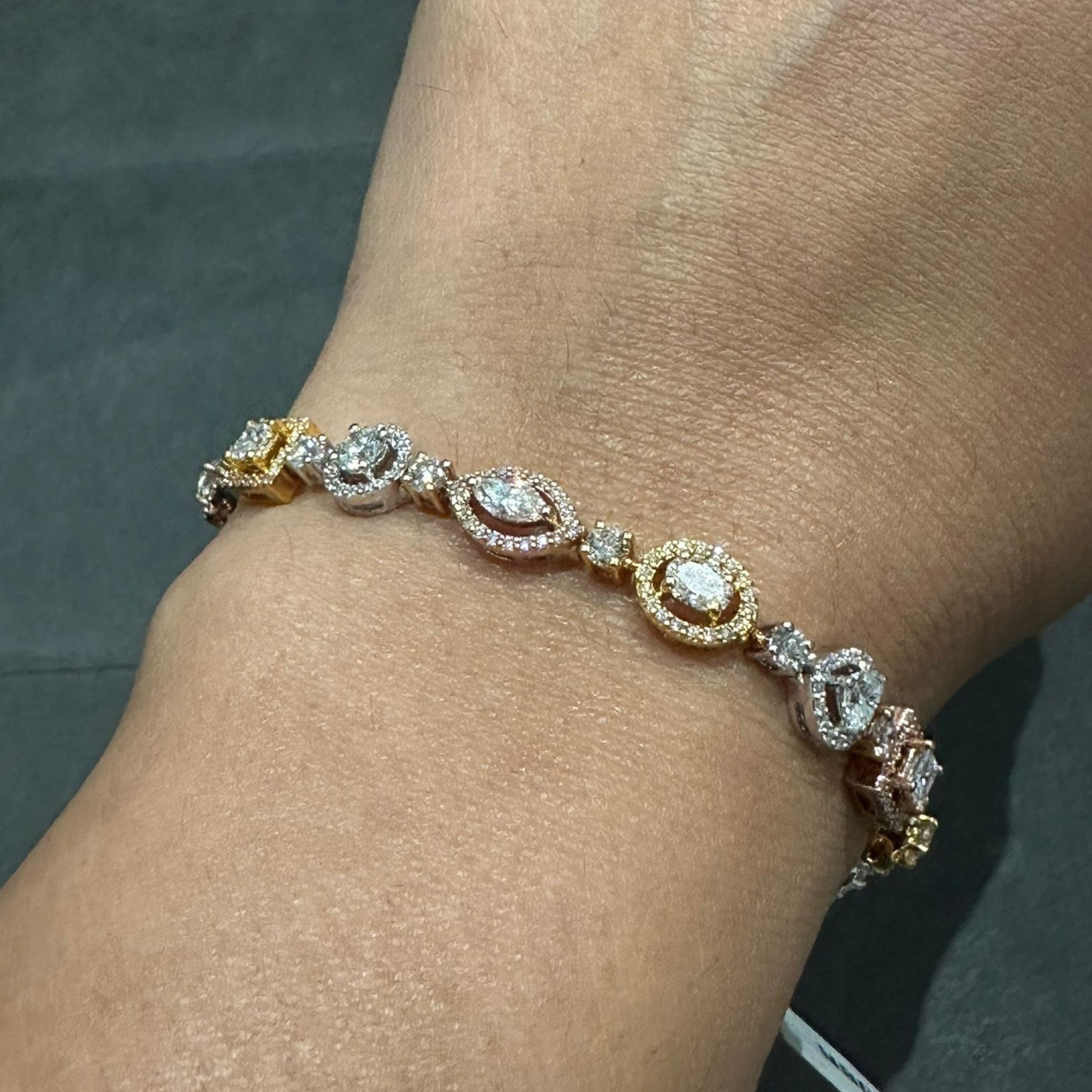 Bracelet en or massif 14 carats serti de diamants naturels de forme fantaisie (6,00 carats) | Bijoux de luxe