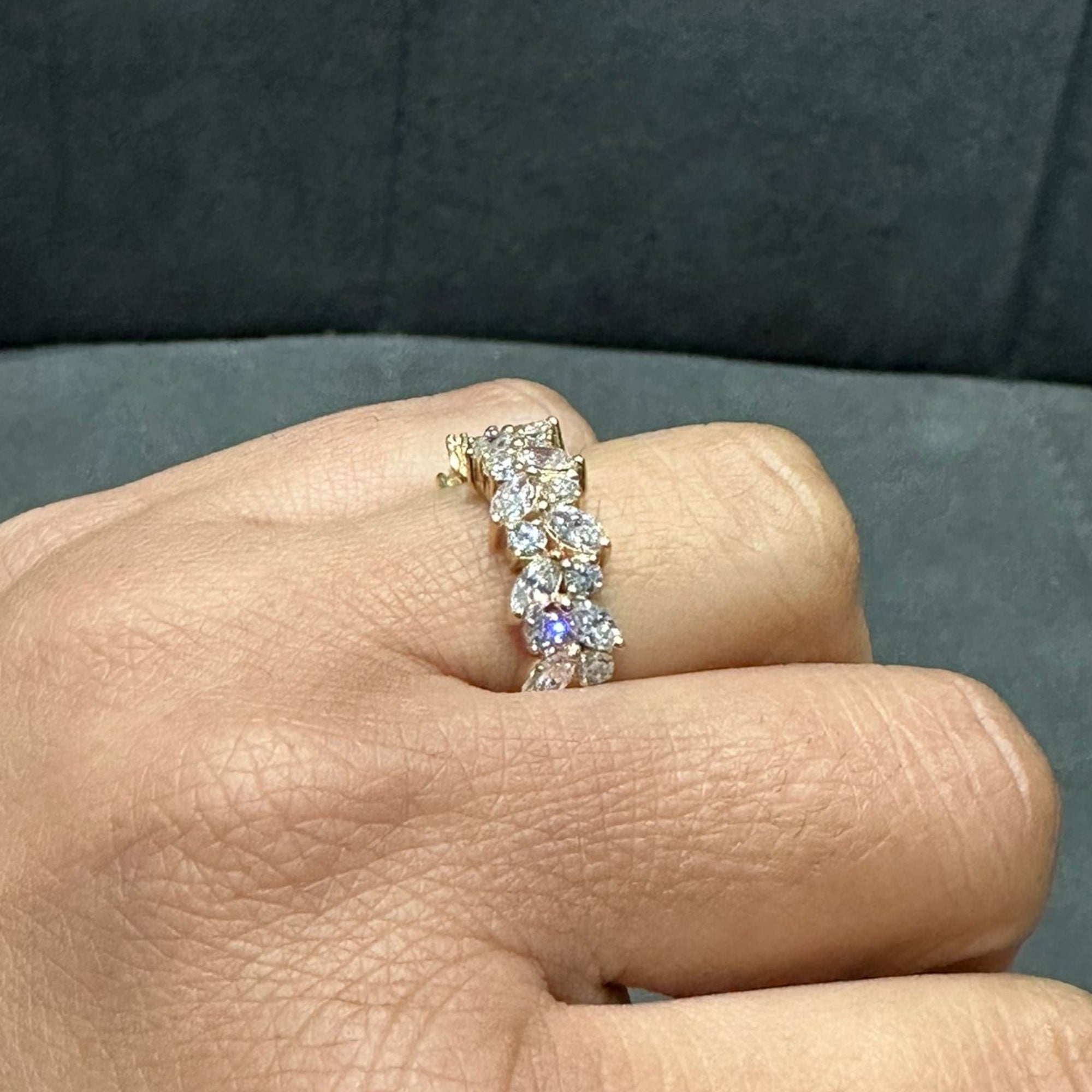 Halb-Ewigkeitsring mit Marquise- und Rundschliff, gefertigt aus 18-karätigem Gelbgold