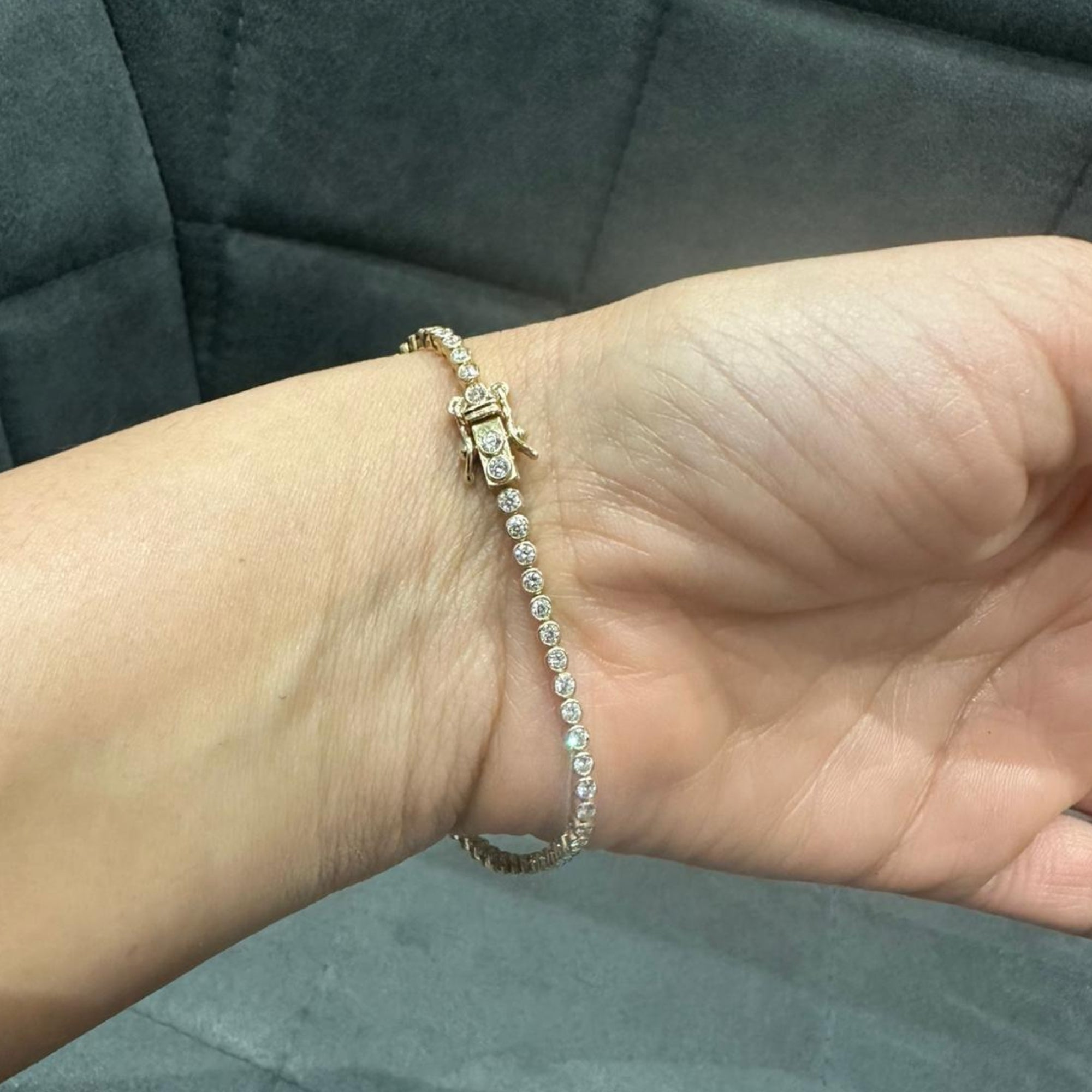 Tennisarmband aus 9-karätigem Gelbgold mit runden, natürlichen Diamanten in Zargenfassung, Geschenk für Damen