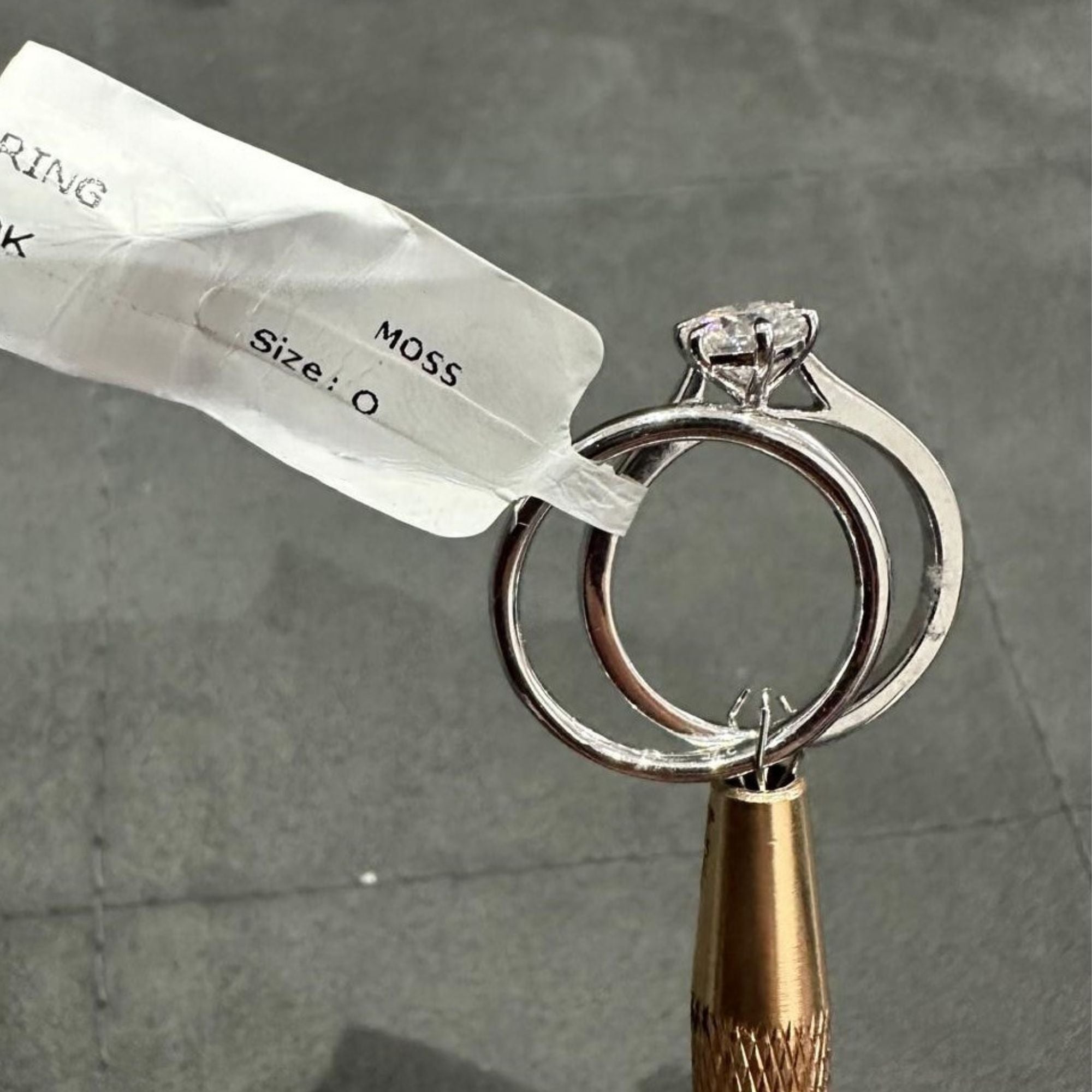 Solitär-Verlobungsring-Set mit 1,00 Karat, sechs Krappenfassung, gefertigt aus 9-karätigem Weißgold