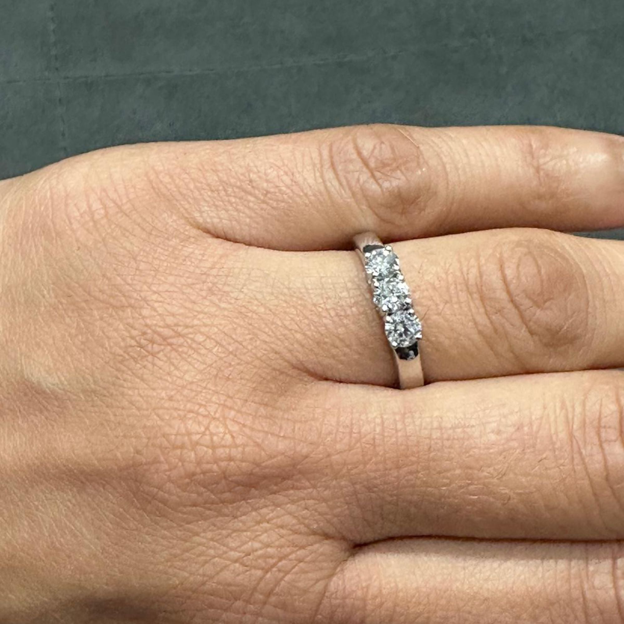 Bague de fiançailles trois diamants de laboratoire en argent sterling 925