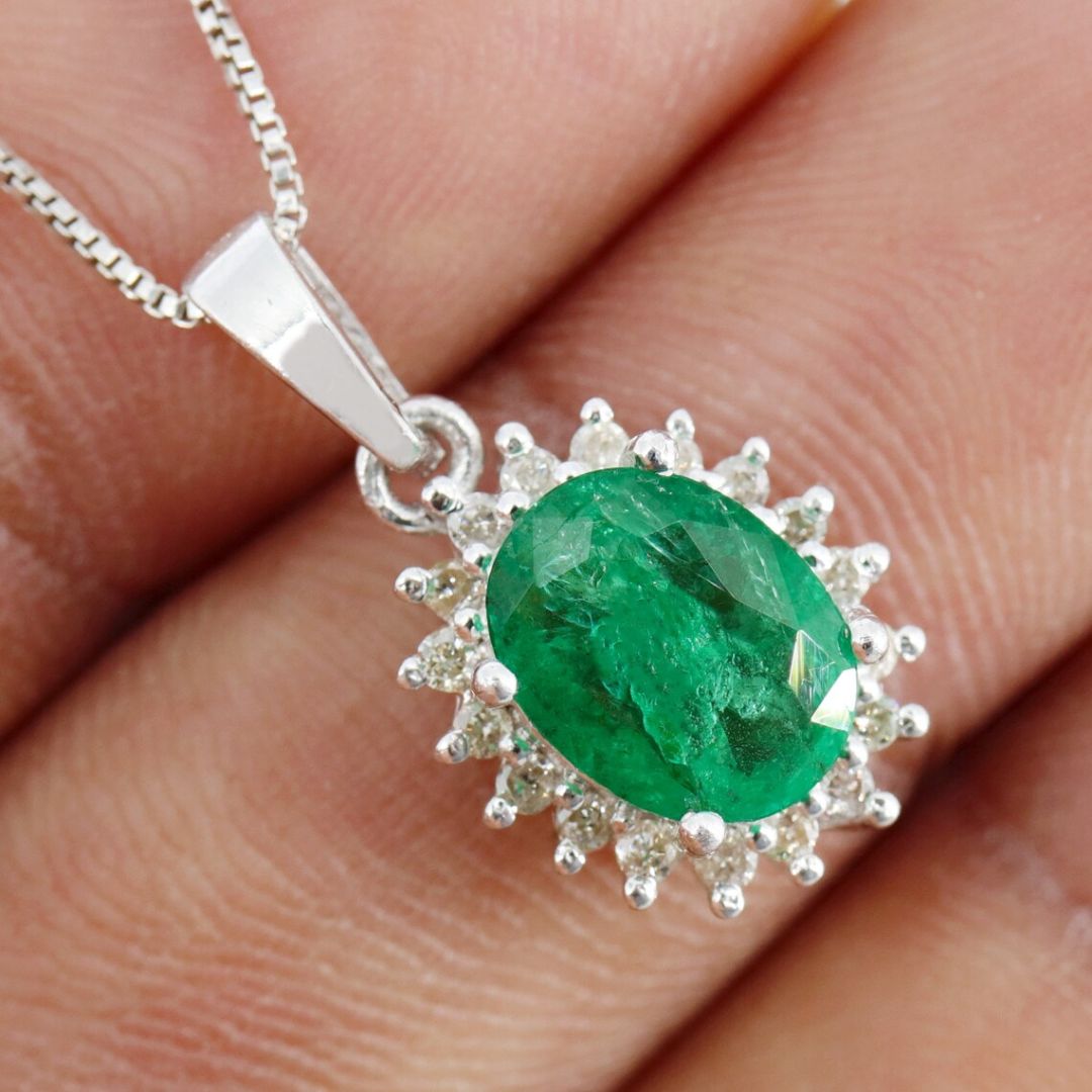 0.21ct Emerald Pendant Necklace And Lab Diamonds In 925