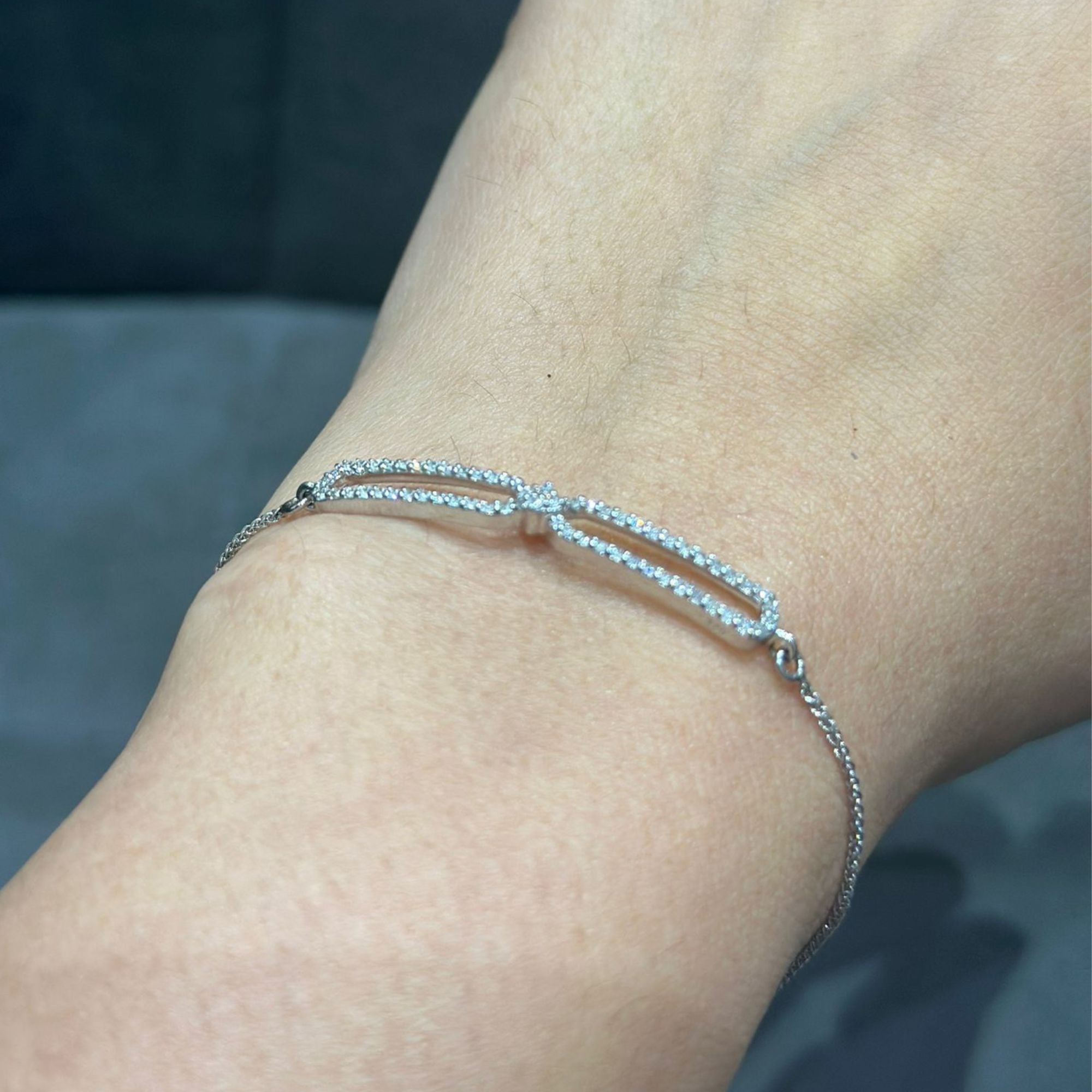 Armband mit Kette und Pavé-Fassung aus 9-karätigem Weißgold | Luxuriöser Damenschmuck
