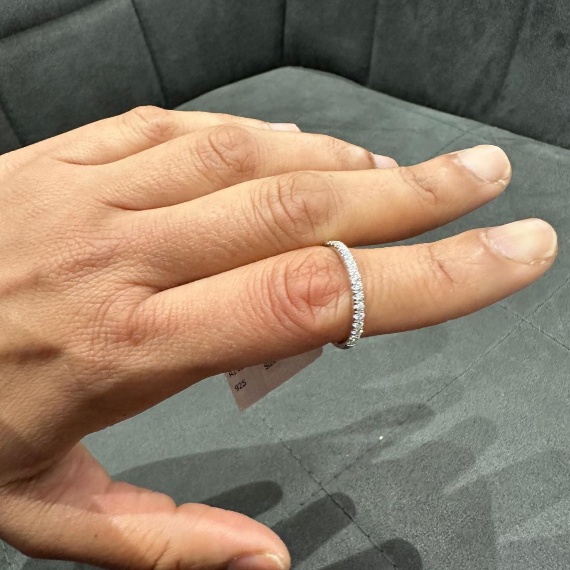 Halb-Ewigkeitsring mit 0,35 Karat Moissanit-Diamant in Silber, perfekt zum Verschenken