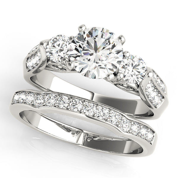 Elegant Three-Stone Round Diamond Engagement Ring — 9K/18K Gold & Platinum