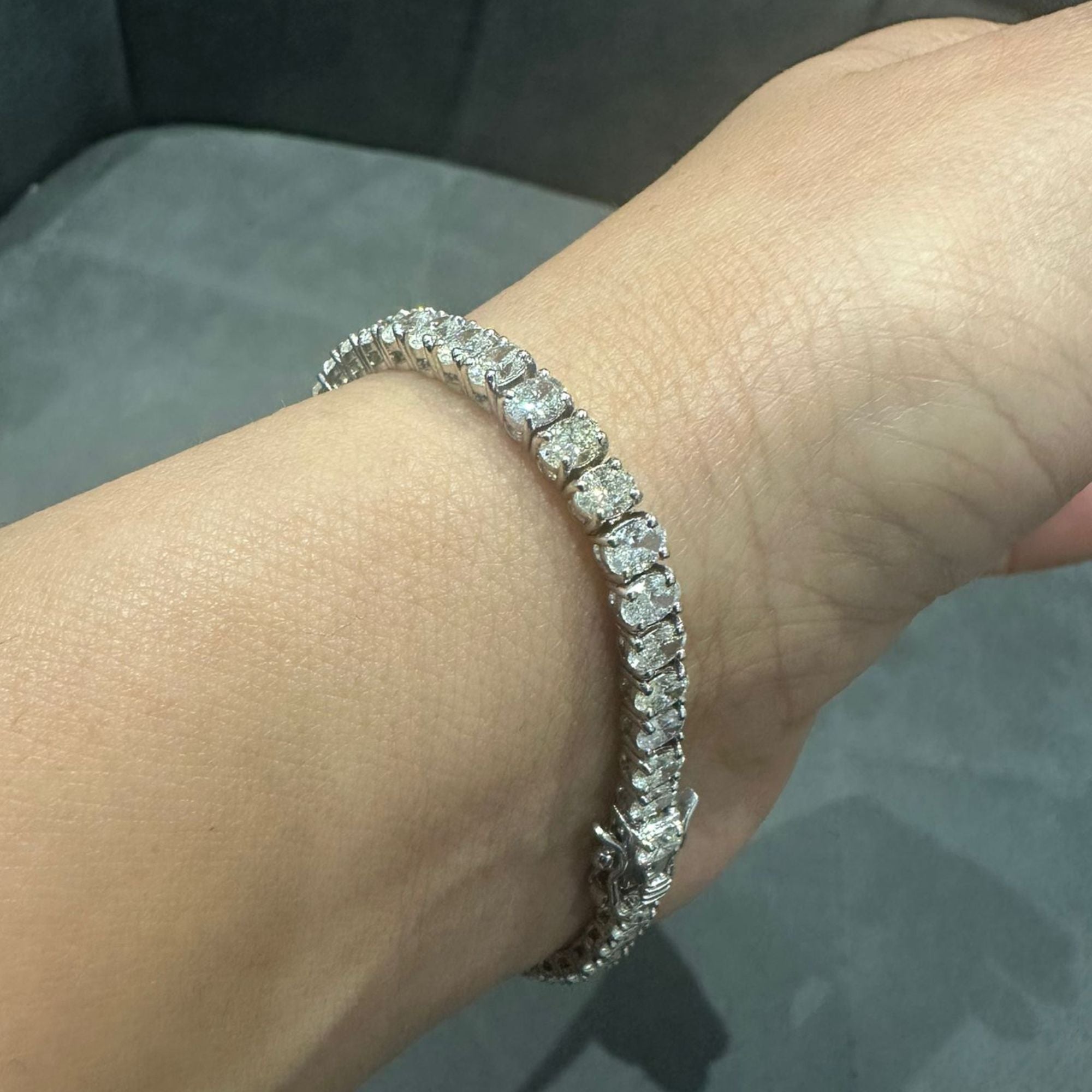 Tennisarmband mit ovalem, 7,08 ct schwerem Naturdiamanten in 18-karätigem Weißgold | Feiner Schmuck