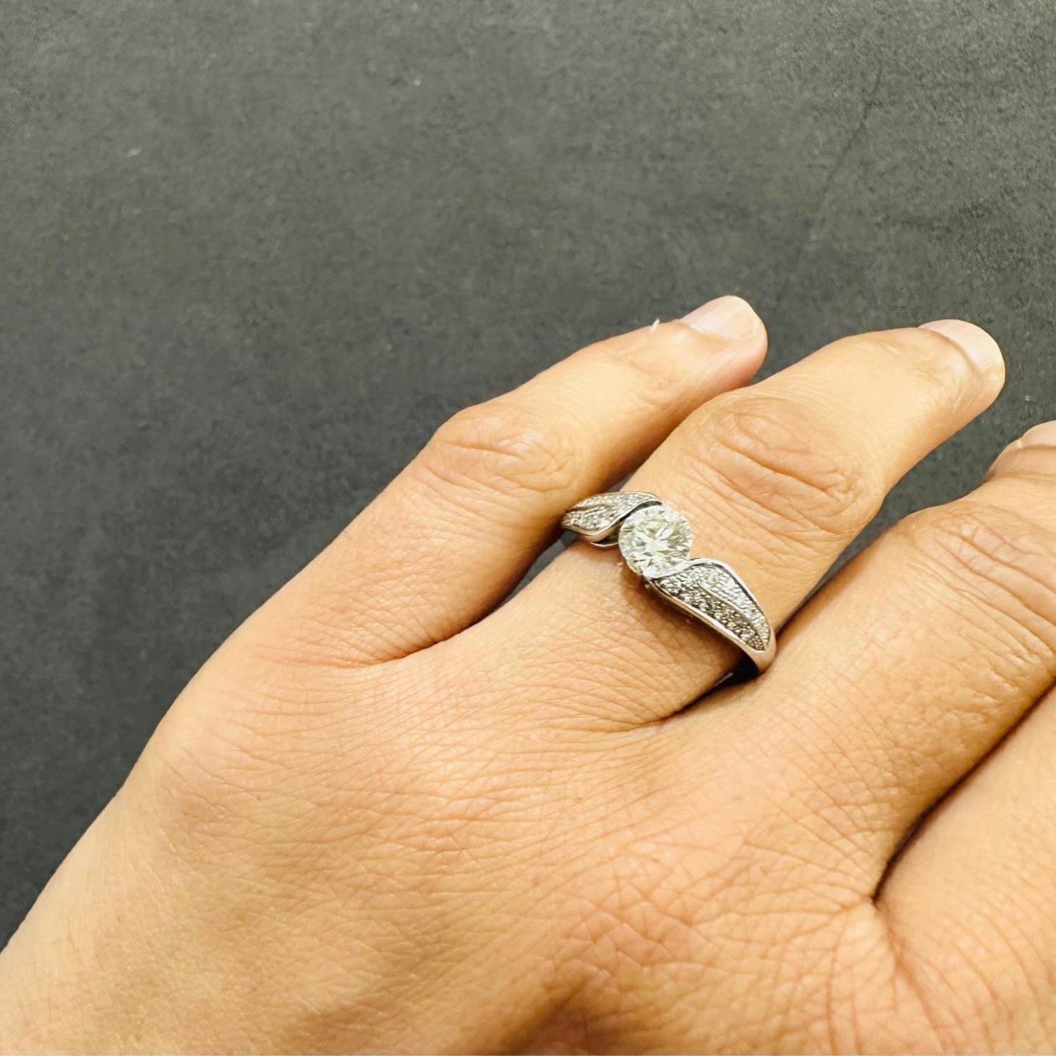 round diamond solitaire ring