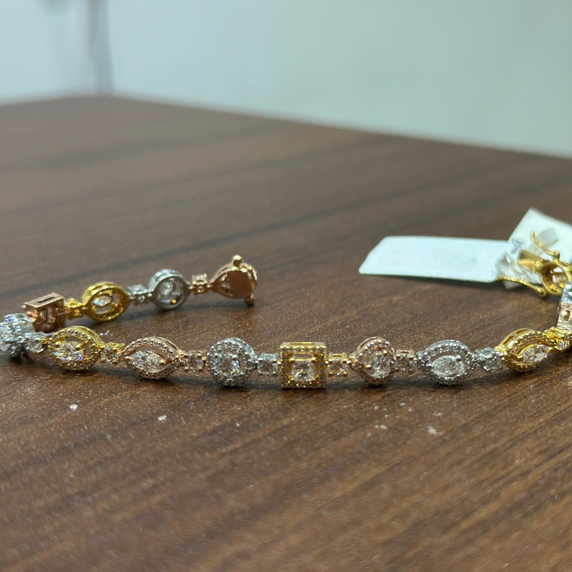 Bracelet en or massif 14 carats serti de diamants naturels de forme fantaisie (6,00 carats) | Bijoux de luxe