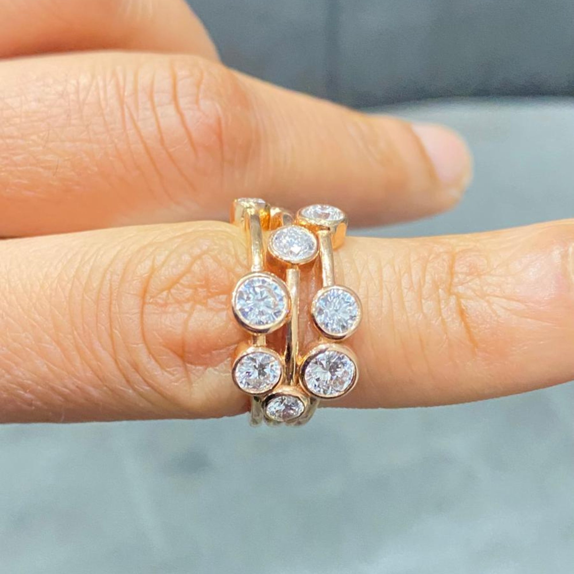 Mehrlagiger Bubble-Ring aus 18-karätigem Roségold mit Lünettenfassung und im Labor gezüchtetem Diamanten