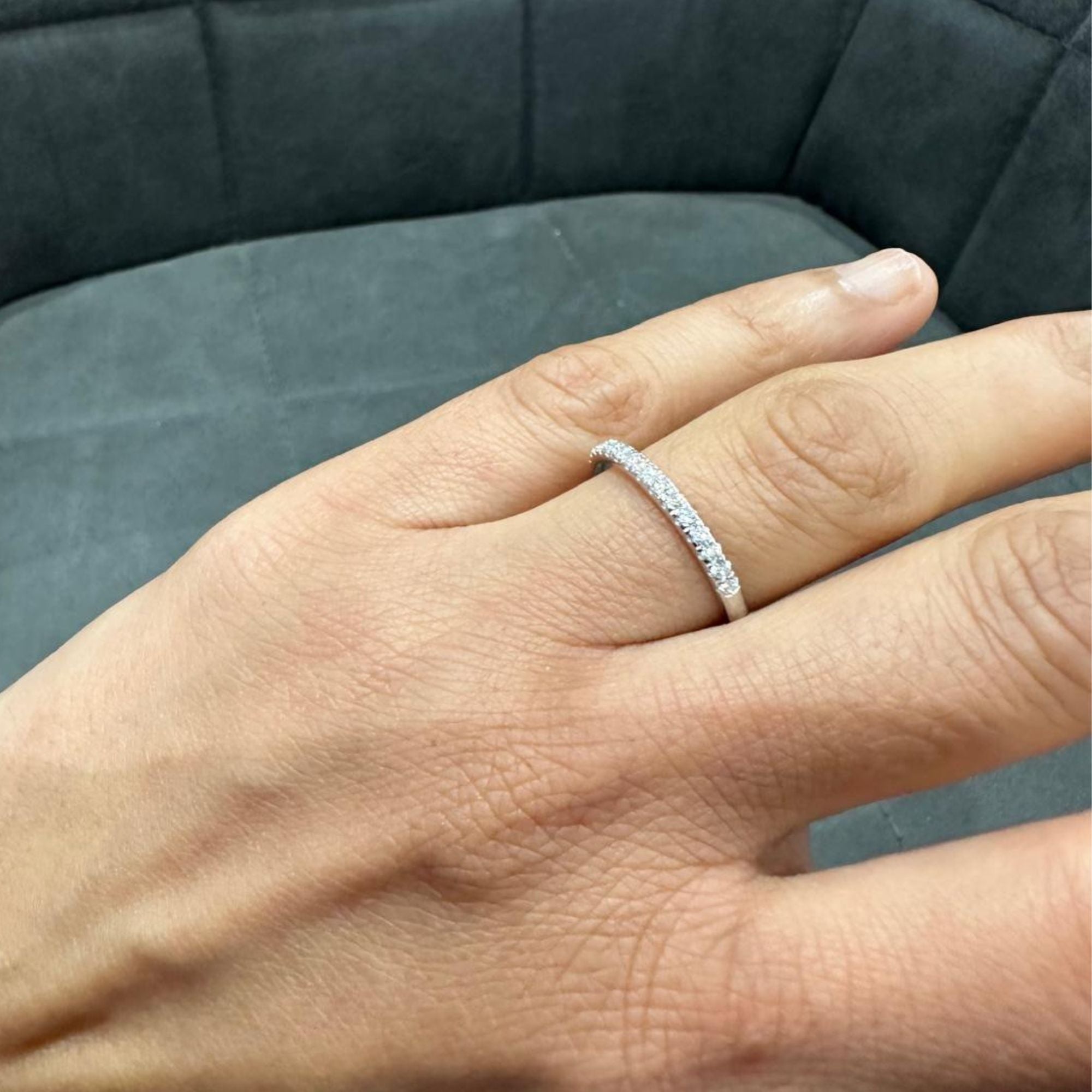 Halb-Ewigkeitsring mit 0,35 Karat Moissanit-Diamant in Silber, perfekt zum Verschenken