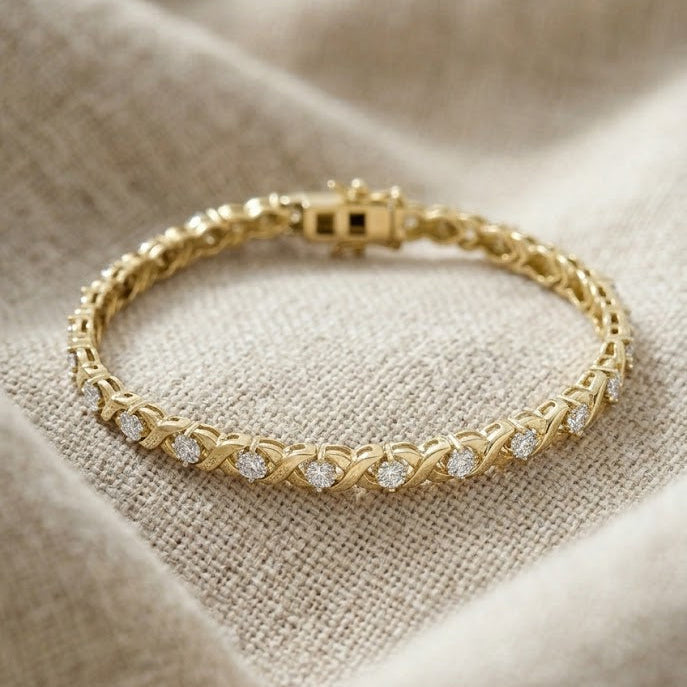 Diamond Kisses Bracelet 0.05ct Set in 18K Gold Vermeil | FineDiam