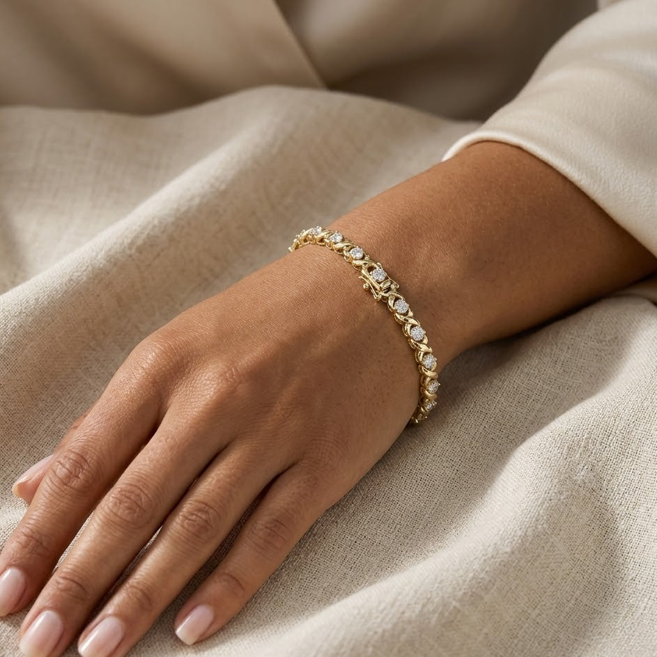 Diamond Kisses Bracelet 0.05ct Set in 18K Gold Vermeil | FineDiam