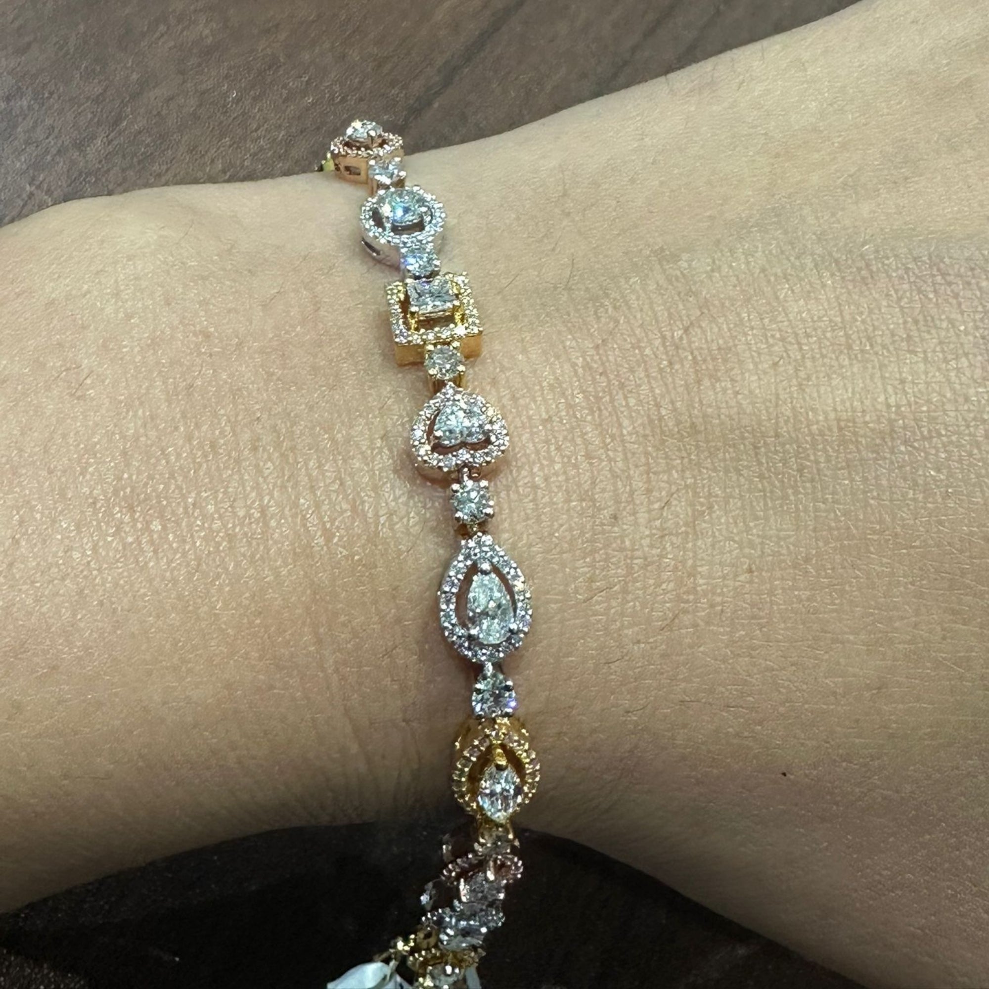 Bracelet en or massif 14 carats serti de diamants naturels de forme fantaisie (6,00 carats) | Bijoux de luxe