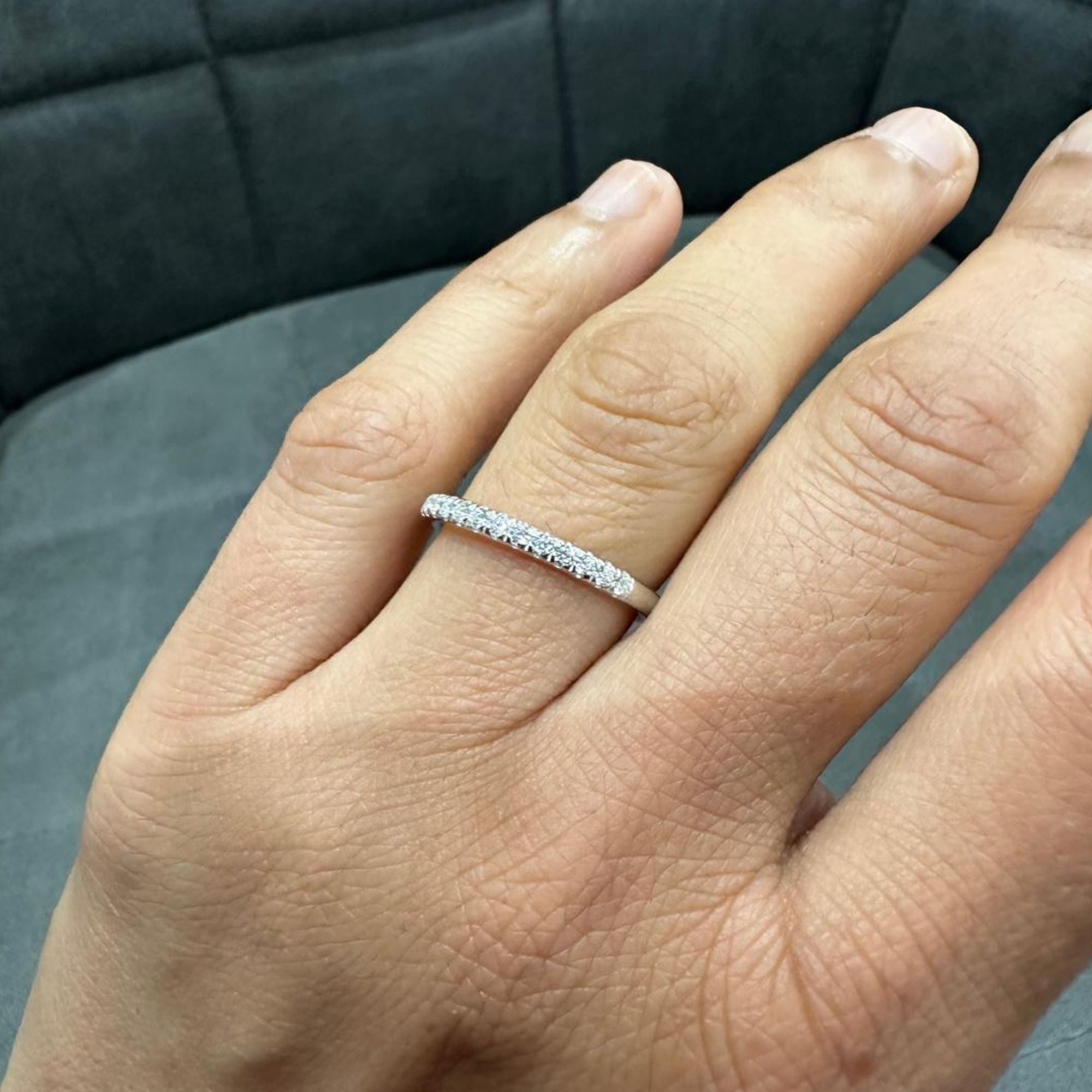 Halb-Ewigkeitsring mit 0,35 Karat Moissanit-Diamant in Silber, perfekt zum Verschenken