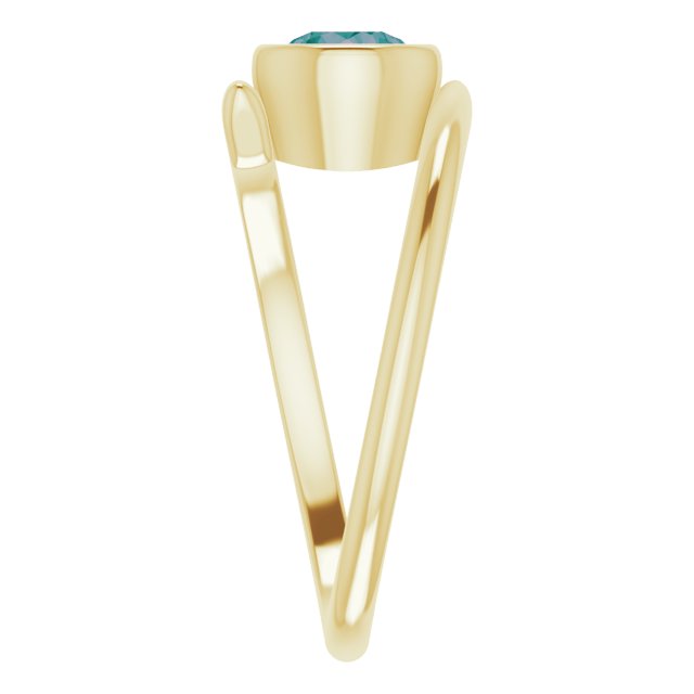 Round Lab-Grown Alexandrite Solitaire Ring in Gold and Platinum