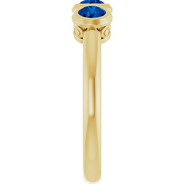 Round Blue Sapphire Three Stone Ring in Yellow Gold