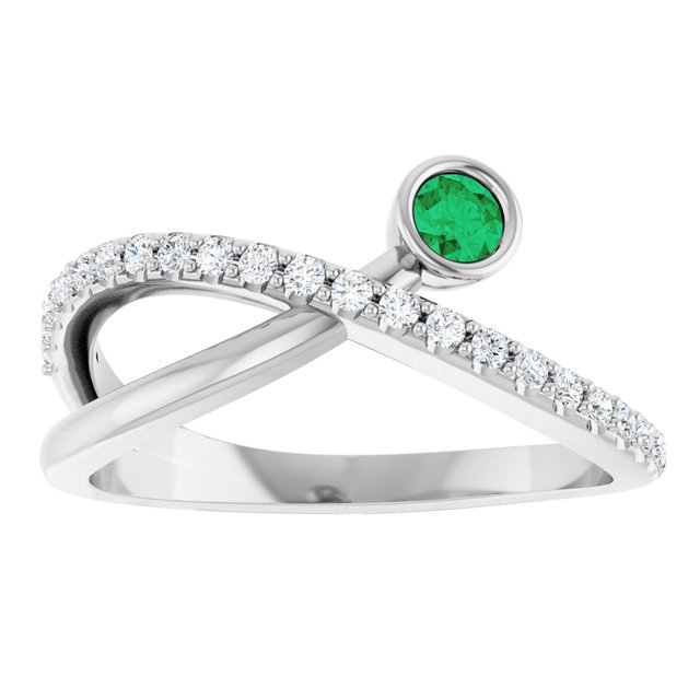 Round Emerald Accented Ring with Diamond Accents in Platinum