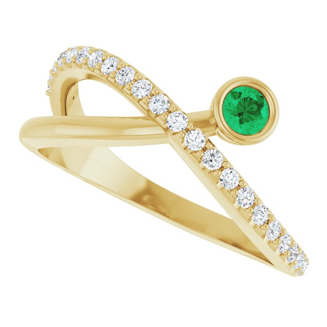 Round Emerald Accented Ring with Diamond Accents in Yellow Gold
