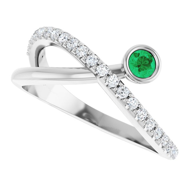 Round Emerald Accented Ring with Diamond Accents in Platinum