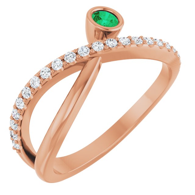 Round Emerald Accented Ring with Diamond Accents in Rose Gold