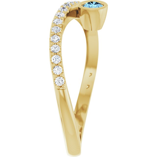 Round Aquamarine Accented Ring with Diamond Accents in Yellow Gold