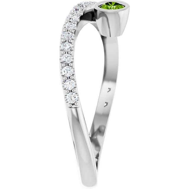 Round Peridot Accented Ring with Diamond Accents in Platinum