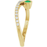 Round Emerald Accented Ring with Diamond Accents in Yellow Gold