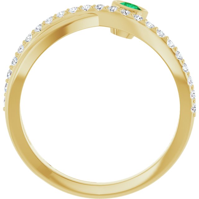 Round Emerald Accented Ring with Diamond Accents in Yellow Gold