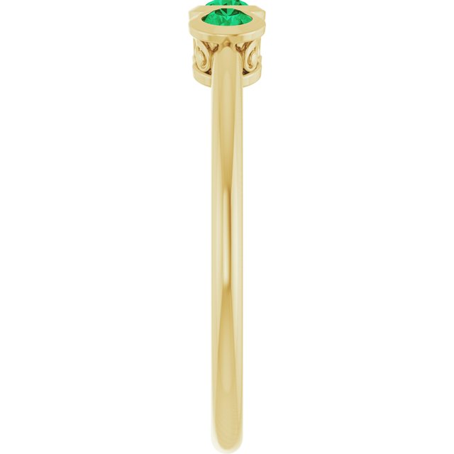 Round Emerald Three Stone Ring in Gold