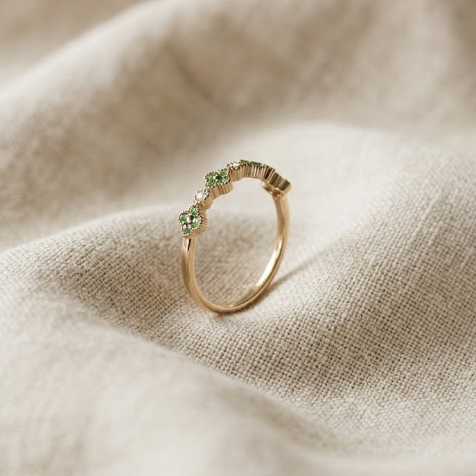 4 Clover Lab Emerald Ring 0.18ct in 18K Gold | FineDiam