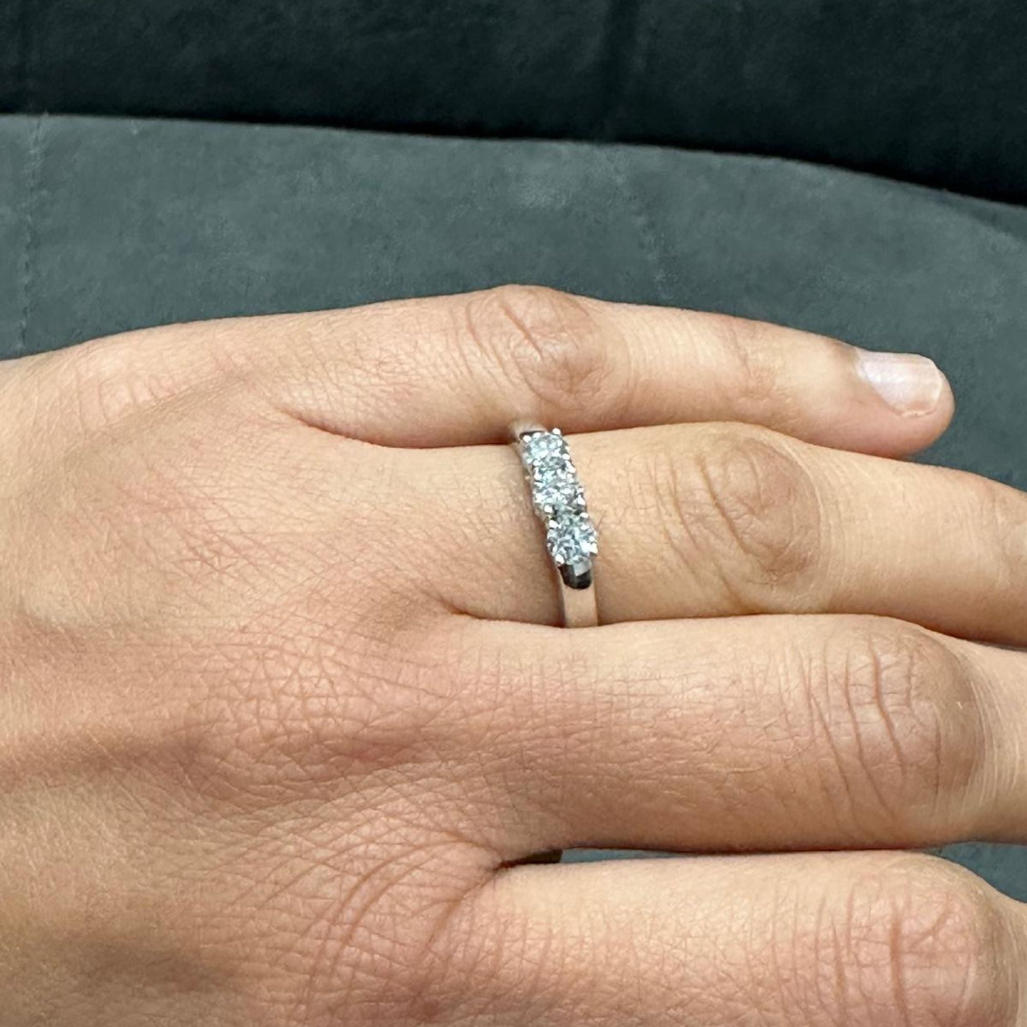 Bague de fiançailles trois diamants de laboratoire en argent sterling 925