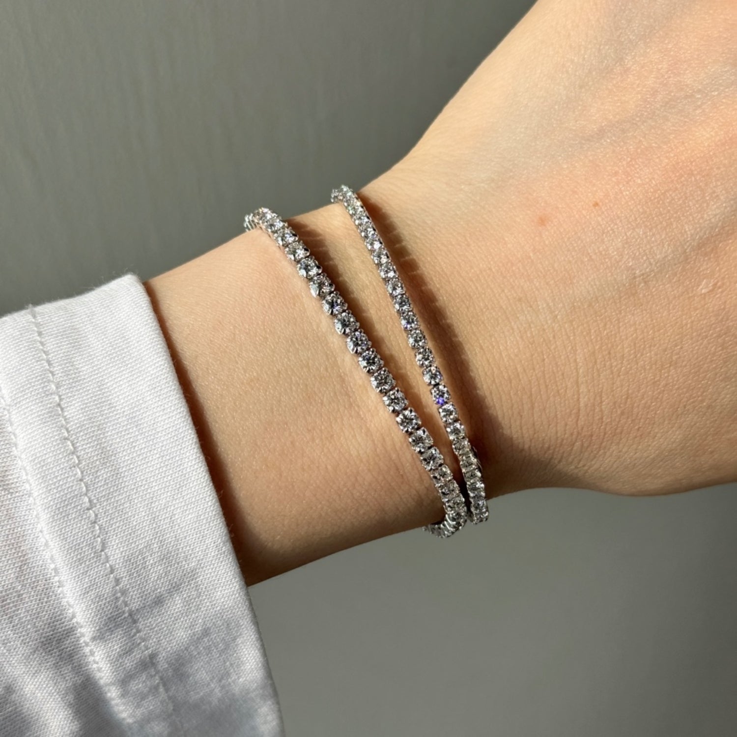 Bracelet de tennis serti de diamants illusion cultivés en laboratoire et monté sur argent sterling 925