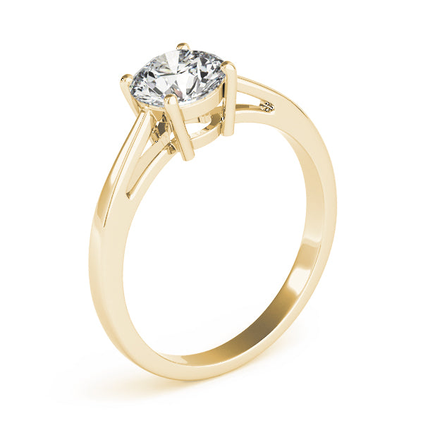 Round Cut Diamond Claw Setting Engagement Ring.