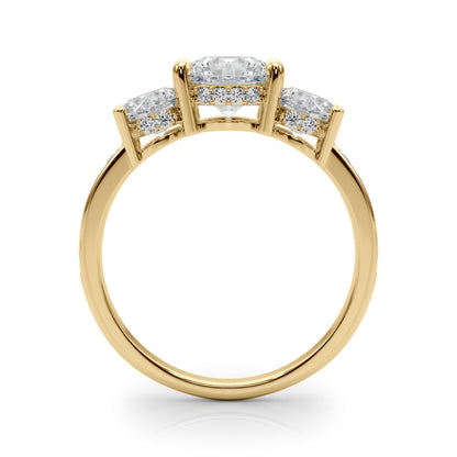 Gold ring with three diamonds 