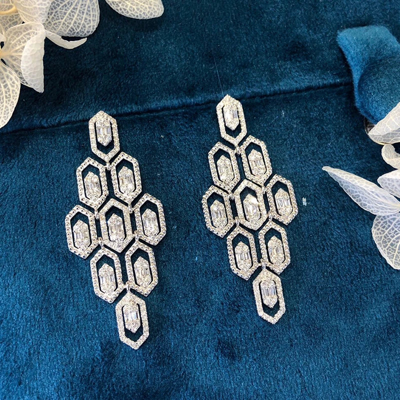 Boucles d'oreilles puces en or blanc 18 carats Aazuo, serties de véritables diamants (1,20 ct), idéales pour un mariage ou une soirée. Au750 