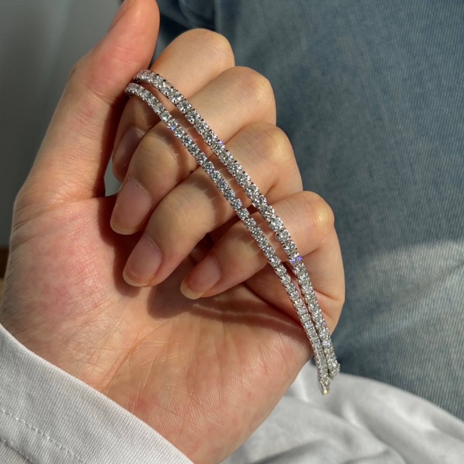 Bracelet de tennis serti de diamants illusion cultivés en laboratoire et monté sur argent sterling 925