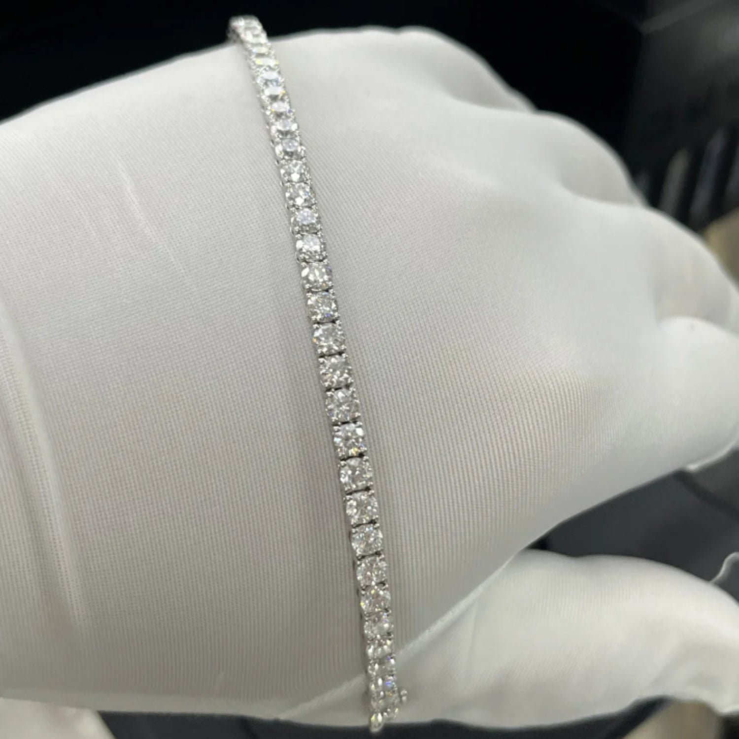 Bracelet de tennis serti de diamants illusion cultivés en laboratoire et monté sur argent sterling 925
