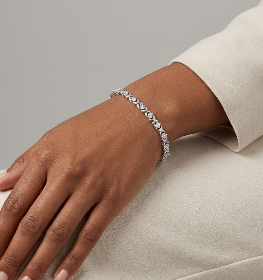 Diamond Kisses Bracelet With 0.05ct Set in 925 Silver