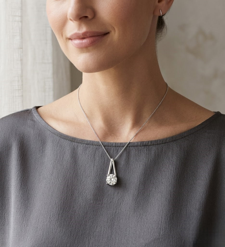 Pendentif solitaire en diamant rond naturel à 4 griffes, de 0,20 ct à 2,00 ct