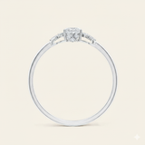 Ovaler Solitärring mit im Labor gezüchteten Diamanten und gekreuztem Diamanten