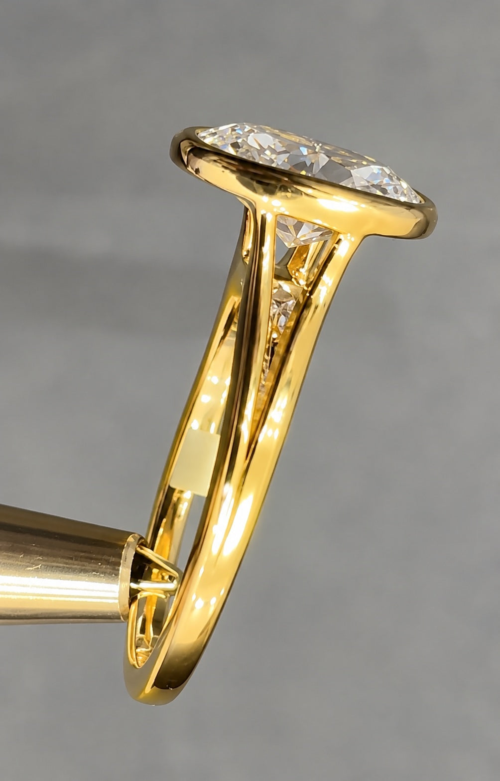 IGI 2.02Ct D/VVS Lab Grown Oval Diamond Bezel Set Solitaire Ring 18k Gold Ready To Ship