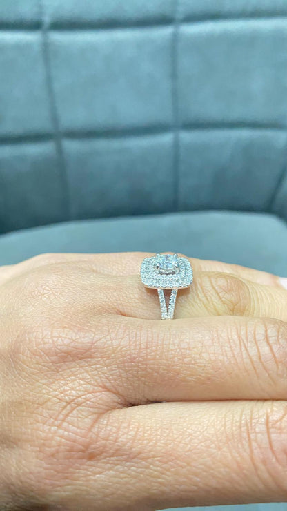 Round Lab Diamond Halo Engagement Ring - in 925 Silver - DE/VS