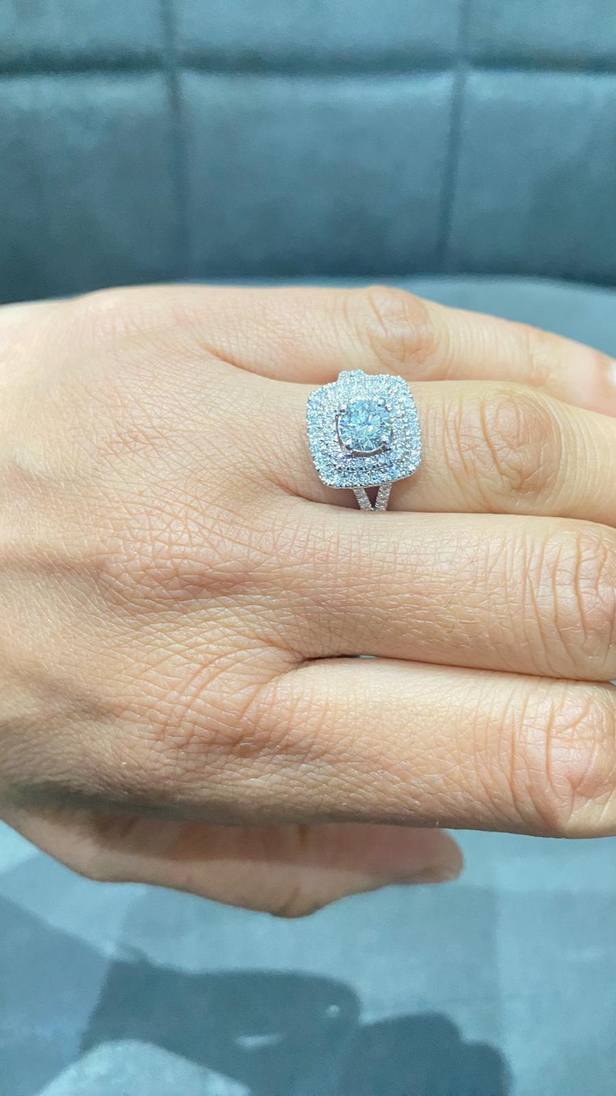 Round Lab Diamond Halo Engagement Ring - in 925 Silver - DE/VS