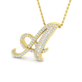 Anhänger mit dem markanten Diamantbuchstaben „A“ in Schreibschrift, besetzt mit Baguette- und Runddiamanten