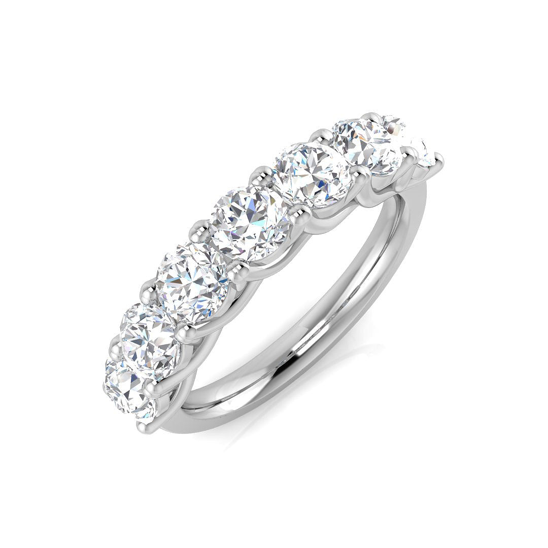 Bague d'anniversaire sertie de 7 diamants naturels ronds.