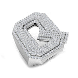 1,24 Karat runder Diamant-Blockbuchstabe Q Cluster Pavé Statement Initialenring