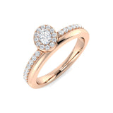 Verlobungsring mit Halo aus natürlichen runden und ovalen Diamanten.