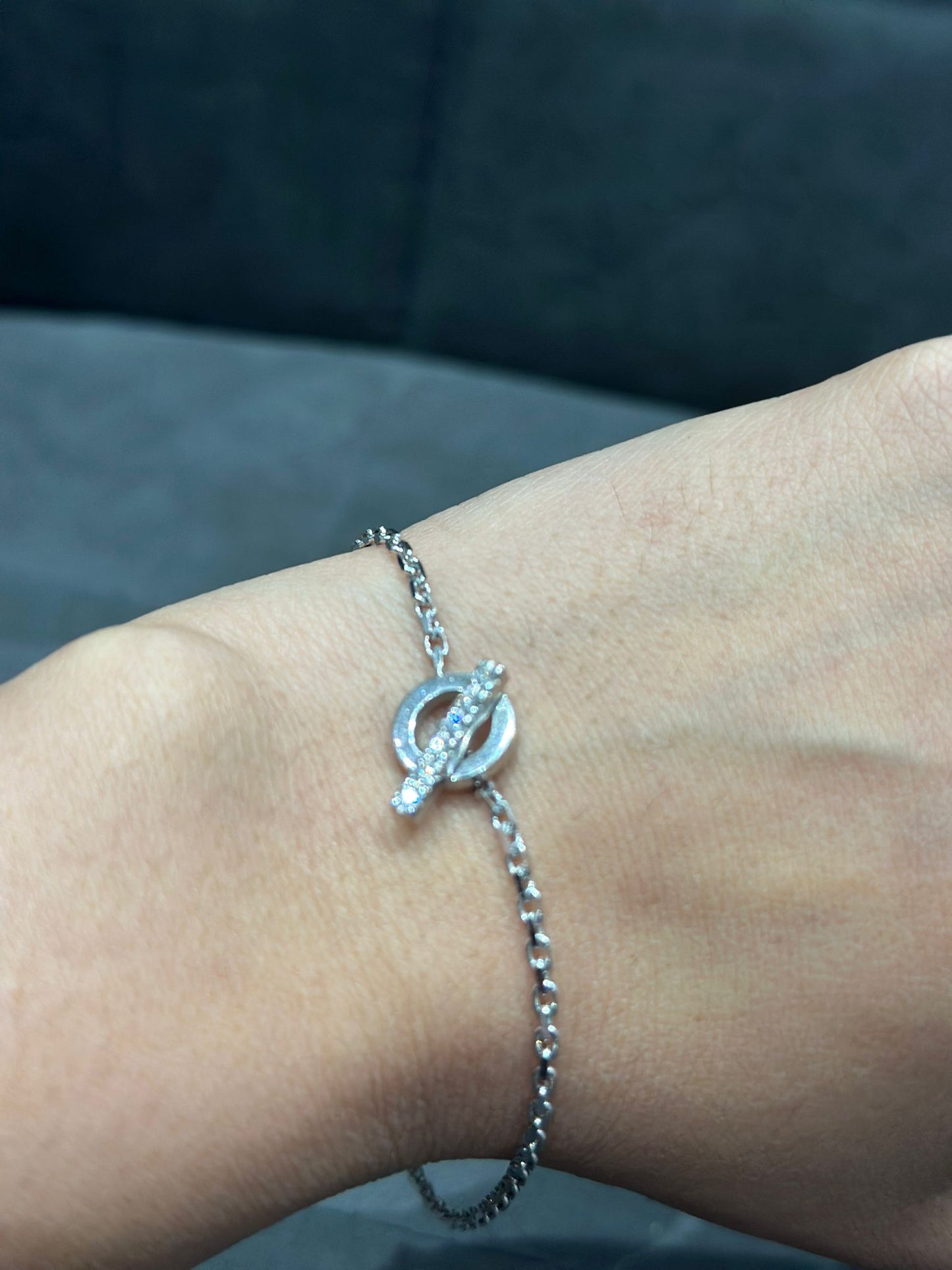 Round Natural Diamond Toggle Bracelet in Platinum for Women | Luxury Jewelry