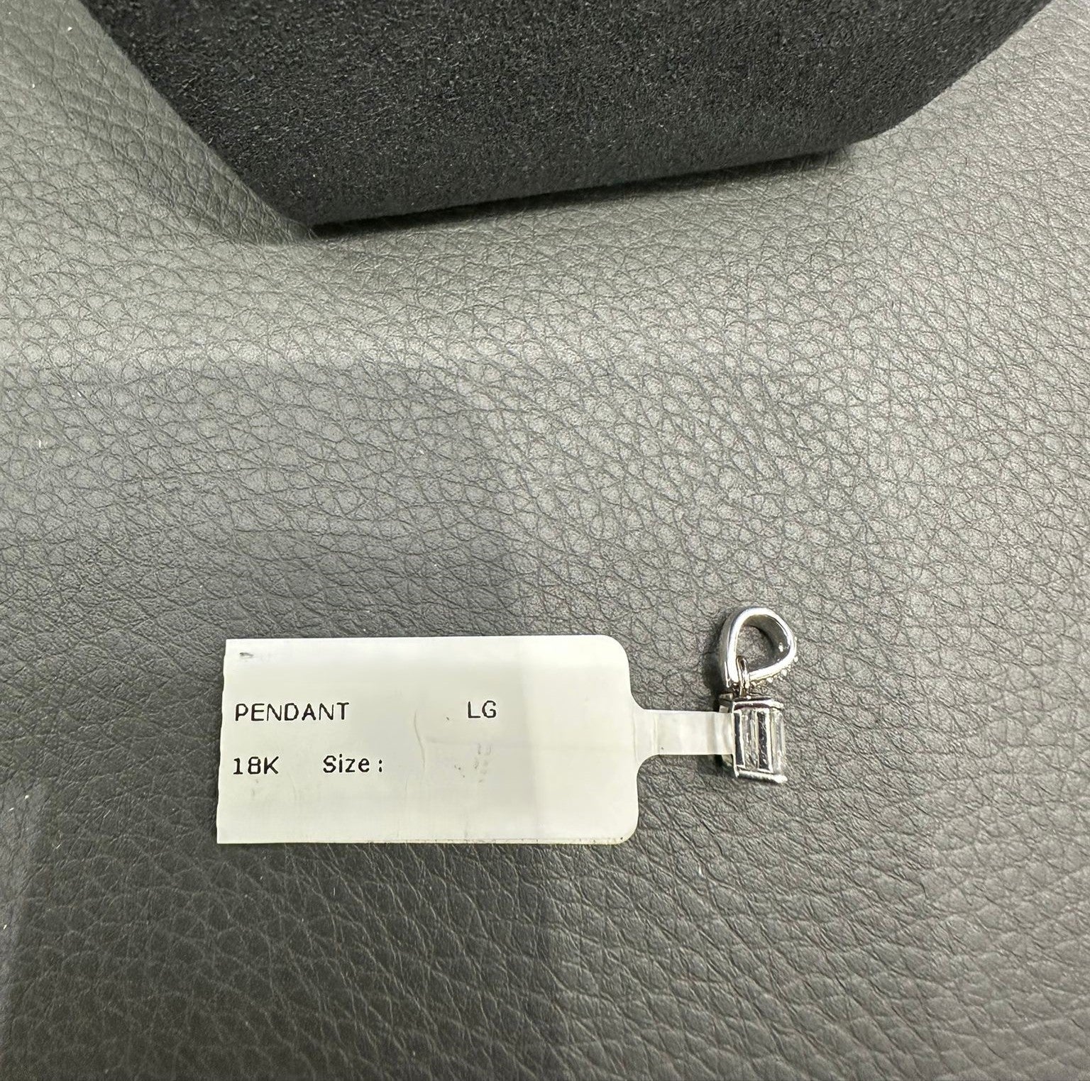 Pendentif solitaire en or blanc 18 carats serti d'un diamant de laboratoire taille Asscher