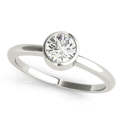 Round Cut Diamond Solitaire Engagement Ring.